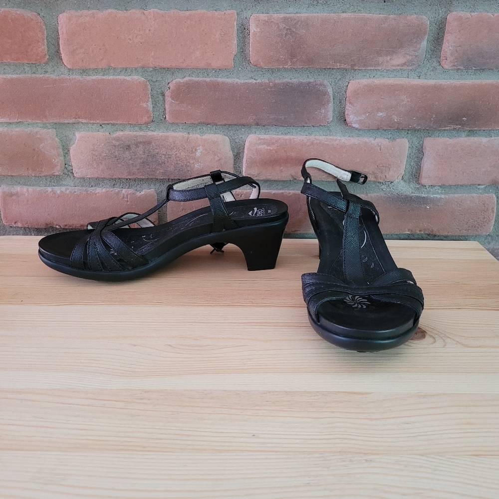 Abeo size 7 women shoes in excellent condition
